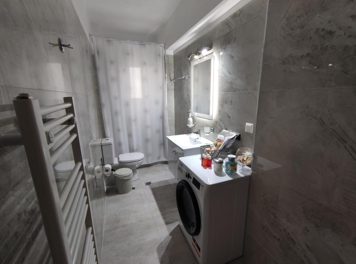 Grey Swan - Modern & Stylish Apartment With Private Parking Volos Exterior foto