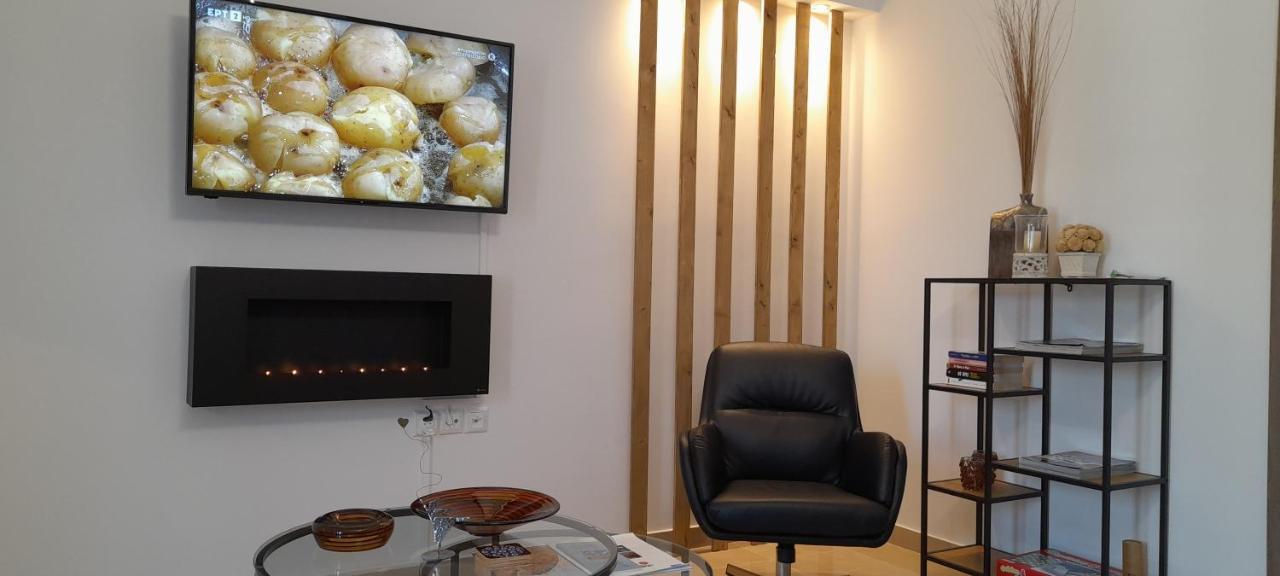 Grey Swan - Modern & Stylish Apartment With Private Parking Volos Exterior foto